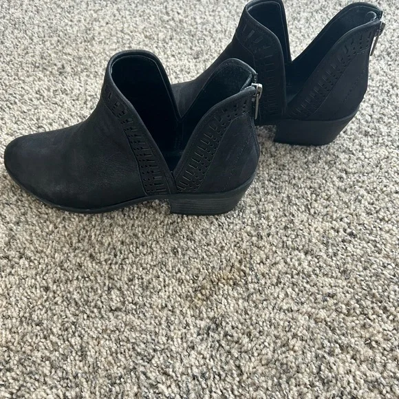 Vince Camuto Black Ankle Boots - Picture 3 of 4